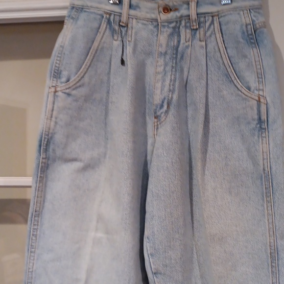 Bill Blass Light Blue Women’s High-Waist Jeans - Picture 2 of 5